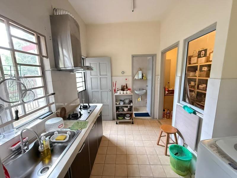 Rumah Berkembar untuk Dijual di Kota Emerald (Rawang) - Tom Yip - Kitchen - PropertyGuru.com.my