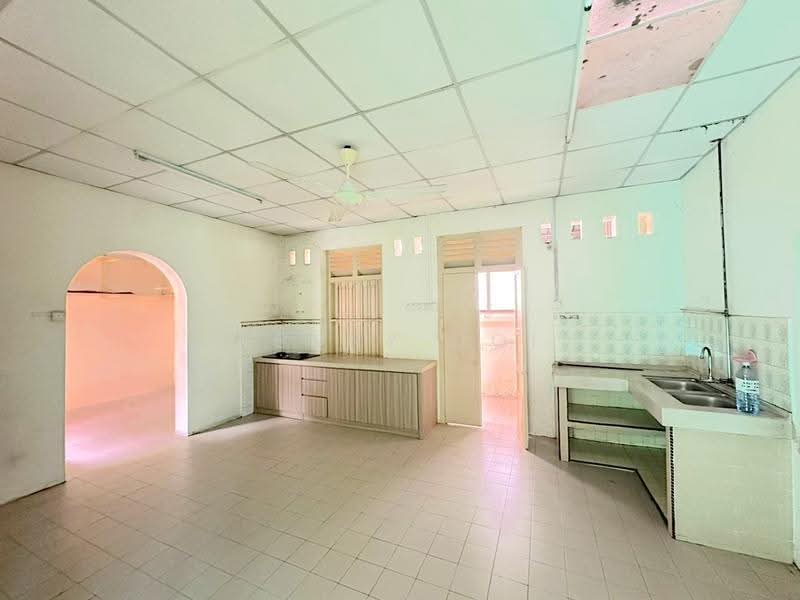 Bungalow House for Rent in George Town (Penang) - Kenny Ooi - Kitchen - PropertyGuru.com.my