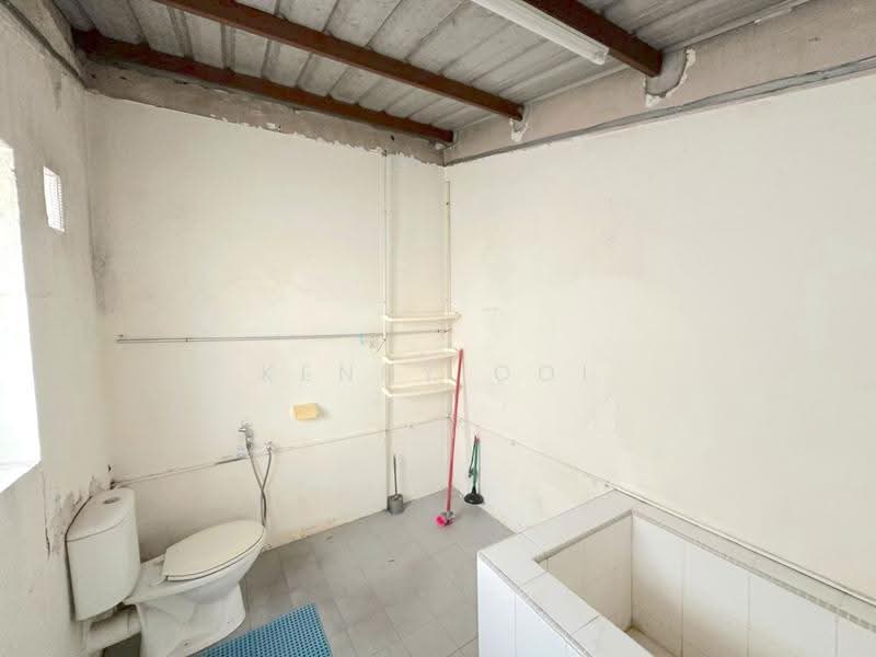 Bungalow House for Rent in George Town (Penang) - Kenny Ooi - Bathroom - PropertyGuru.com.my