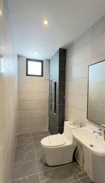 Kondominium untuk Dijual di D’Hazelton - Chloe Tan - Bathroom - PropertyGuru.com.my