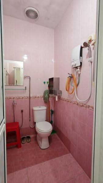1-storey Terraced House for Sale in Taman Gunung Lambak (Kluang) - Shanel Tee - Bathroom - PropertyGuru.com.my