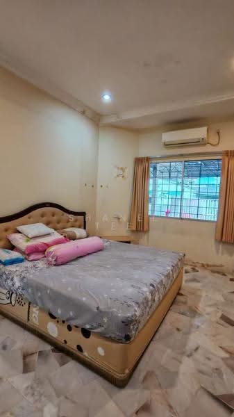 1-storey Terraced House for Sale in Taman Gunung Lambak (Kluang) - Shanel Tee - Bedroom - PropertyGuru.com.my