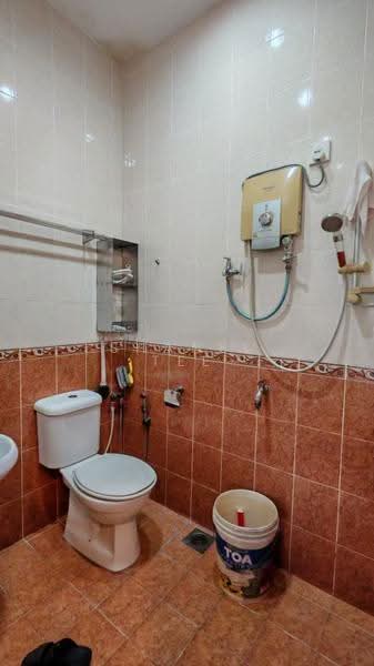 1-storey Terraced House for Sale in Taman Gunung Lambak (Kluang) - Shanel Tee - Bathroom - PropertyGuru.com.my