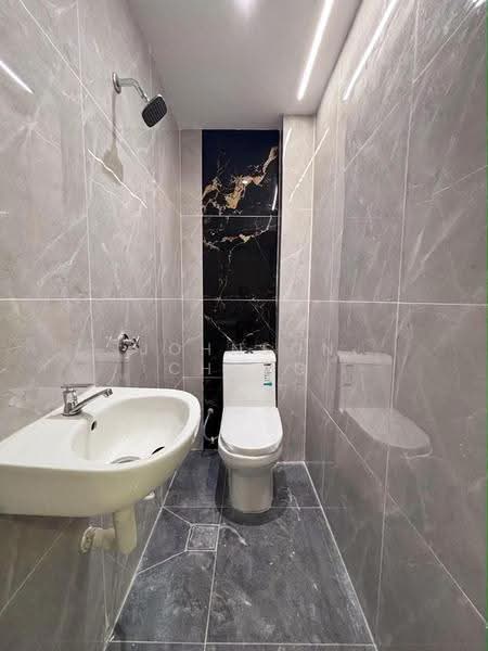 Rumah Teres 2-Tingkat untuk Dijual di Taman Anggerik (Tampoi) - Johnson Chong - Bathroom - PropertyGuru.com.my
