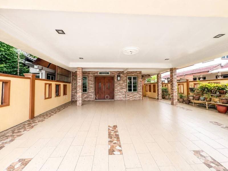 2-storey Terraced House for Sale in Seksyen 8 (Shah Alam) - Mohd Nor Fahmi - Exterior - PropertyGuru.com.my