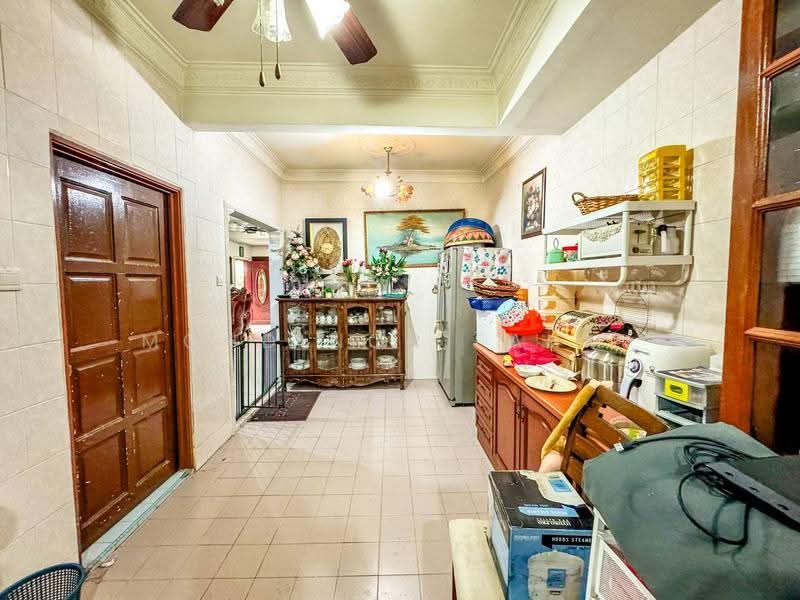 2-storey Terraced House for Sale in Seksyen 8 (Shah Alam) - Mohd Nor Fahmi - Kitchen - PropertyGuru.com.my