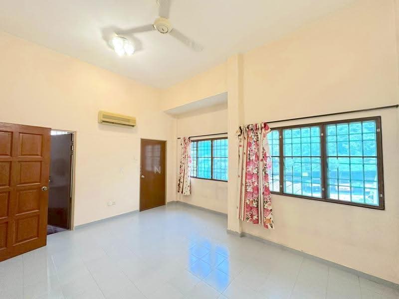Rumah Berkembar untuk Dijual di Sungai Ara (Penang) - Kenny Ooi - Living Room - PropertyGuru.com.my