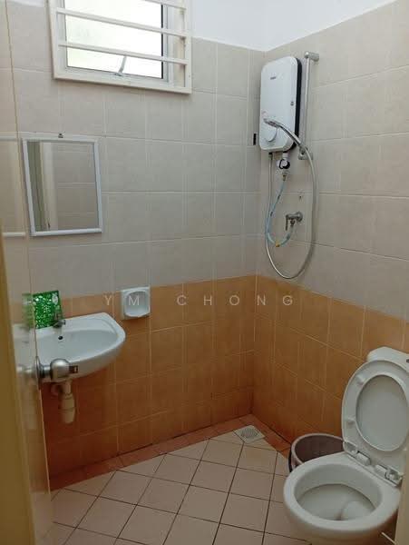 Pangsapuri untuk Disewa di Pangsapuri Bukit Beruang Permai (University Green) - YM Chong - Bathroom - PropertyGuru.com.my