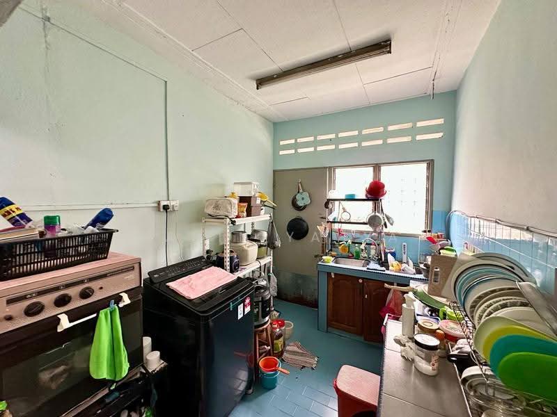 1-storey Terraced House for Sale in Kelana Jaya (Petaling Jaya) - Banin Yahya - PropertyGuru.com.my