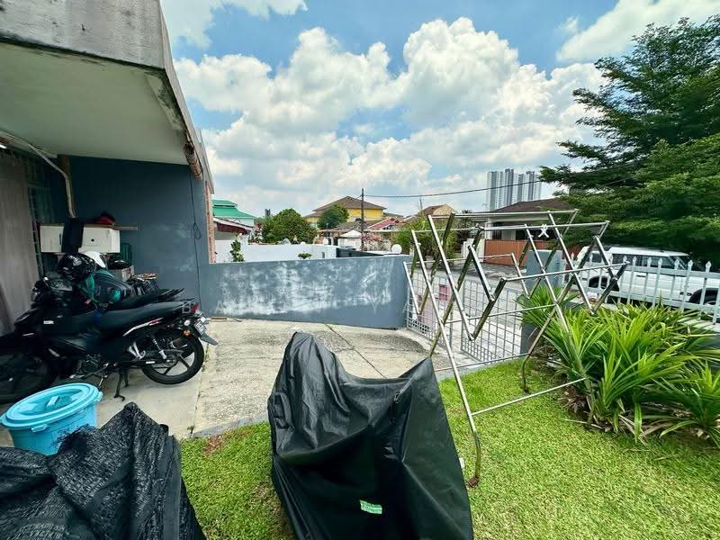 1-storey Terraced House for Sale in Kelana Jaya (Petaling Jaya) - Banin Yahya - PropertyGuru.com.my