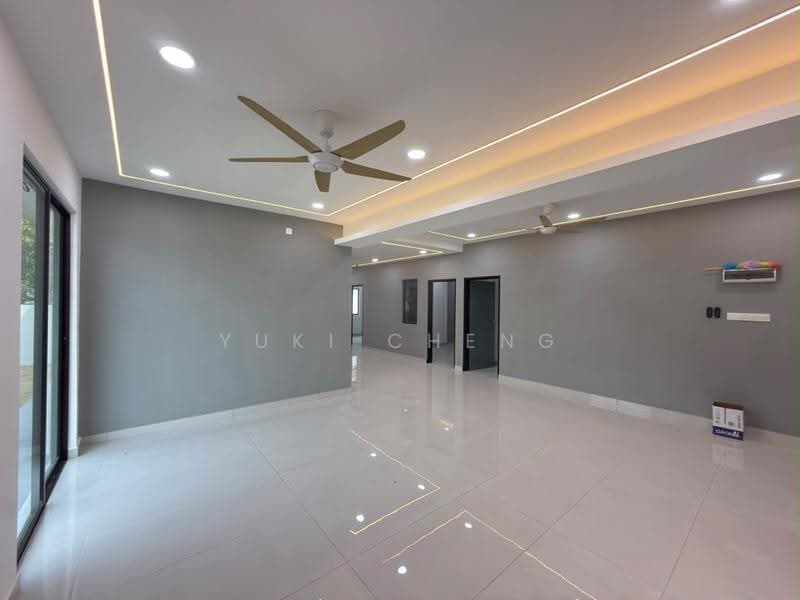 Rumah Teres 1-Tingkat untuk Dijual di Taman Universiti (Skudai) - Yuki Cheng - Living Room - PropertyGuru.com.my