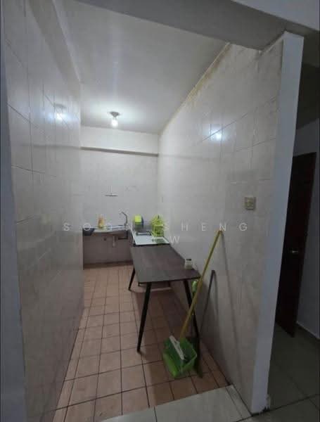 Apartment for Sale at Taman Tropika - Soon Sheng Law - Kitchen - PropertyGuru.com.my