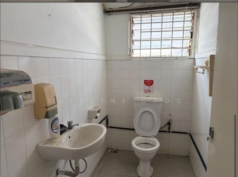 Shop / Office for Rent in Jelutong (Penang) - Sherlene Choo - Bathroom - PropertyGuru.com.my
