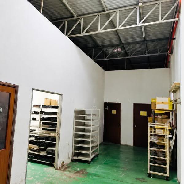 Factory for Rent in Puchong (Selangor) - Jonathan Yeoh - Interior - PropertyGuru.com.my