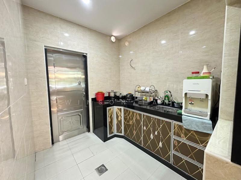 2-storey Terraced House for Sale in Taman Seri Austin (Tebrau) - Winson Tan - Kitchen - PropertyGuru.com.my