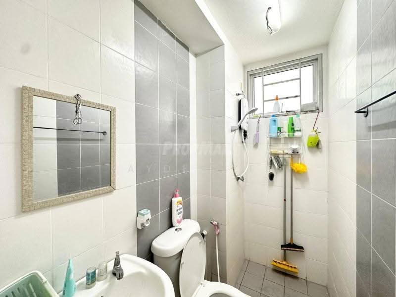 Pangsapuri untuk Dijual di Mewah 9 Residence - Jayden Lee - Bathroom - PropertyGuru.com.my