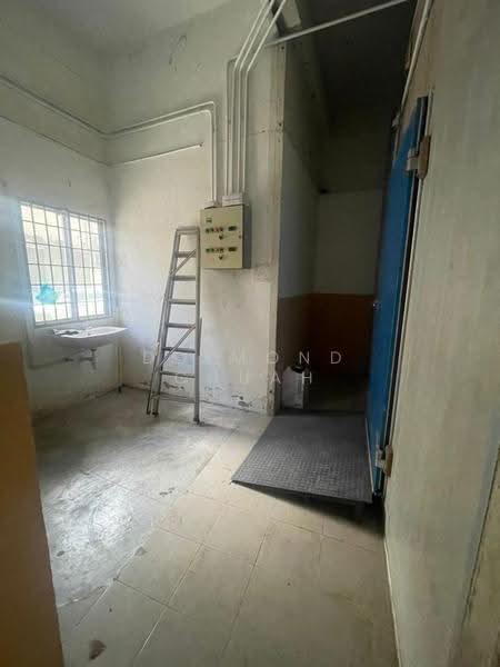 Shop for Rent in Bukit Minyak (Penang) - Desmond Chuah - Interior - PropertyGuru.com.my