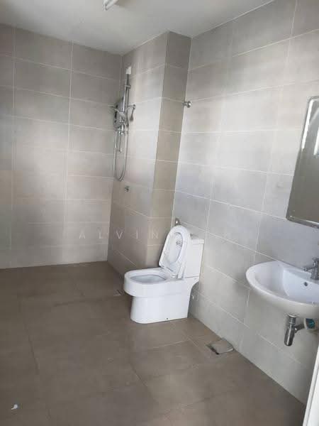 Rumah Berkembar untuk Disewa di Desa Petaling (Kuala Lumpur) - Alvin Teh - Bathroom - PropertyGuru.com.my