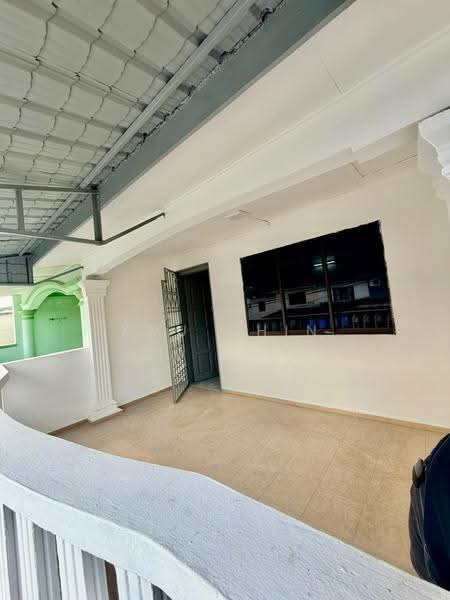 Rumah Teres 2-Tingkat untuk Dijual di Taman Megah Ria (Masai) - Kuu Chin - Balcony - PropertyGuru.com.my