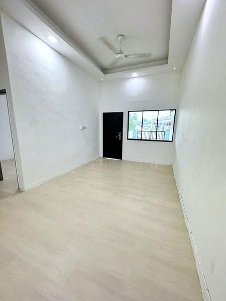 Rumah Teres 1-Tingkat untuk Dijual di Taman Perling (Perling) - Karl Lim - Living Room - PropertyGuru.com.my