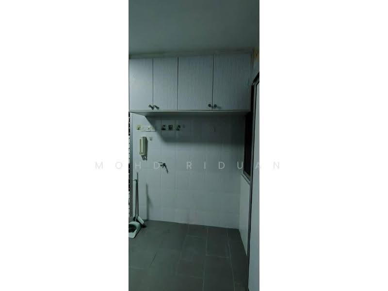 Flat for Sale at Rumah Pangsa Saga (Saga Suria) - Mohd Riduan - Kitchen - PropertyGuru.com.my