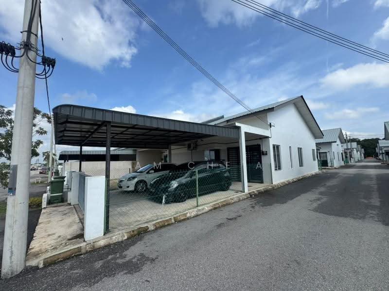 1-storey Terraced House for Sale in Penor (Pahang) - Idham Che'Ali - Exterior - PropertyGuru.com.my