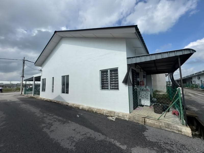 1-storey Terraced House for Sale in Penor (Pahang) - Idham Che'Ali - Exterior - PropertyGuru.com.my