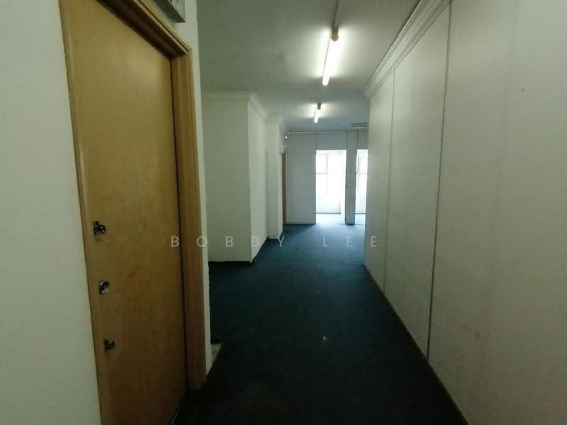 Shop / Office for Sale in Kuchai Lama (Kuala Lumpur) - Bobby Lee - Corridor - PropertyGuru.com.my