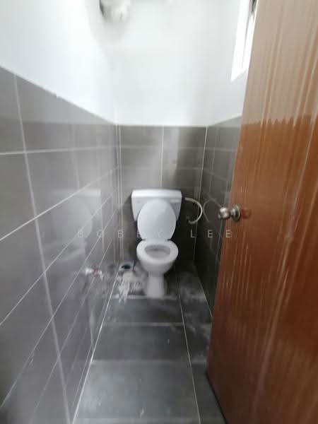 Shop / Office for Sale in Kuchai Lama (Kuala Lumpur) - Bobby Lee - Bathroom - PropertyGuru.com.my