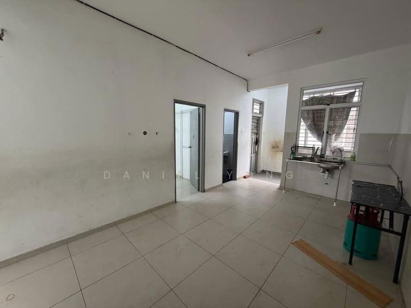 Rumah Teres 2-Tingkat untuk Dijual di Mutiara Rini (Skudai) - Daniel Yong - Kitchen - PropertyGuru.com.my