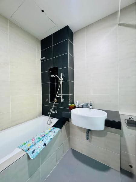 Semi-Detached House for Sale in Setia Utama (Setia Alam) - Mavis Ng - Bathroom - PropertyGuru.com.my