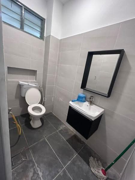 Rumah Teres 2-Tingkat untuk Dijual di Taman Perling (Perling) - Iden Tan - Bathroom - PropertyGuru.com.my