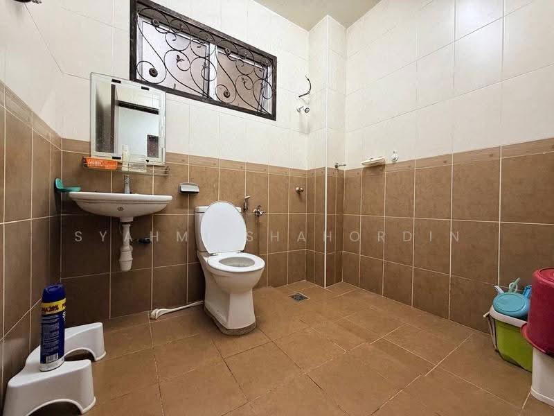 Semi-Detached House for Sale in Shah Alam (Selangor) - Syahmi Shahordin - Bathroom - PropertyGuru.com.my