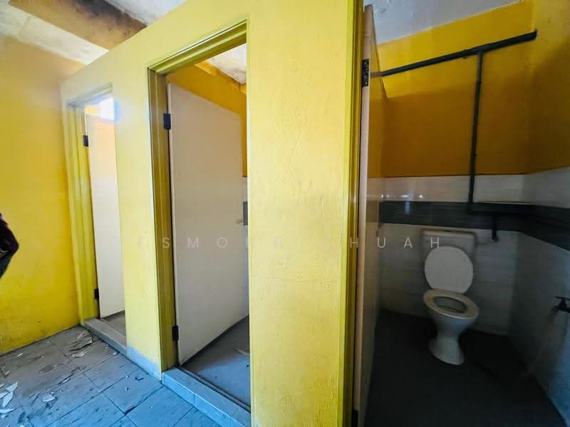 Kedai untuk Disewa di Taman Pekan Baru (Parit Buntar) - Desmond Chuah - Bathroom - PropertyGuru.com.my