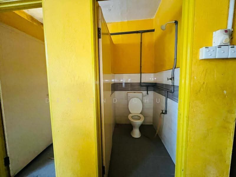 Kedai untuk Disewa di Taman Pekan Baru (Parit Buntar) - Desmond Chuah - Bathroom - PropertyGuru.com.my