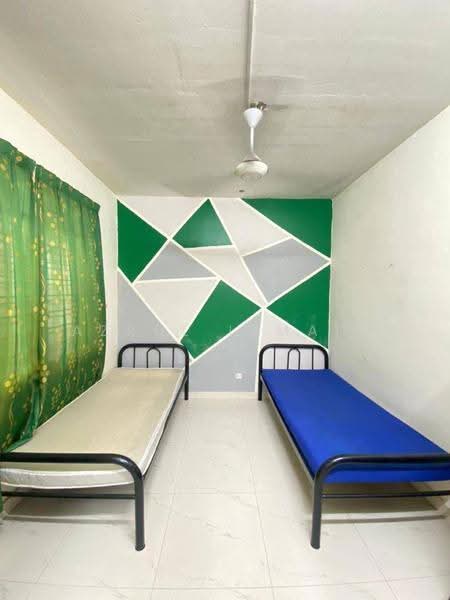 Pangsapuri untuk Dijual di Mentari Court - Azrul Ismail - Bedroom - PropertyGuru.com.my