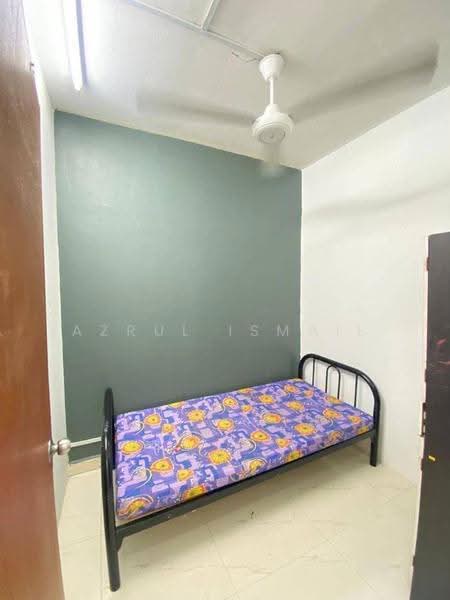 Pangsapuri untuk Dijual di Mentari Court - Azrul Ismail - Bedroom - PropertyGuru.com.my
