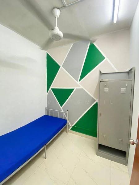 Pangsapuri untuk Dijual di Mentari Court - Azrul Ismail - Bedroom - PropertyGuru.com.my