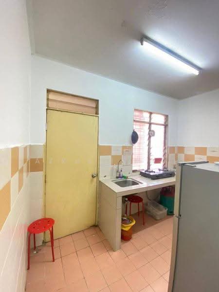 Pangsapuri untuk Dijual di Mentari Court - Azrul Ismail - Kitchen - PropertyGuru.com.my