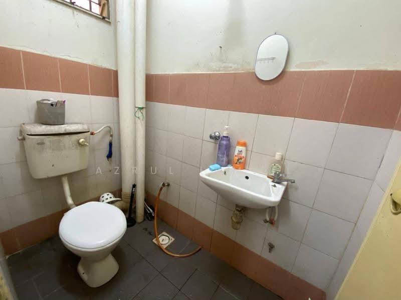 Pangsapuri untuk Dijual di Mentari Court - Azrul Ismail - Bathroom - PropertyGuru.com.my
