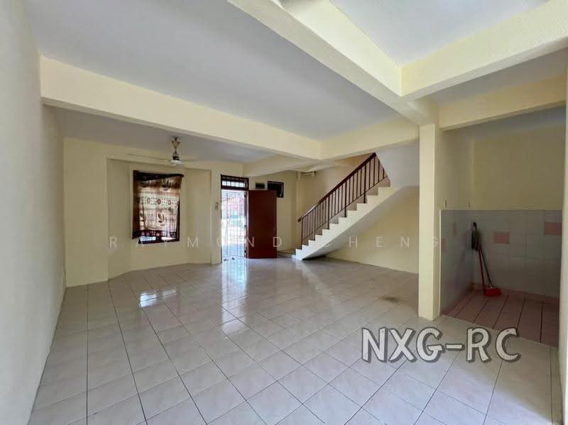 2-storey Terraced House for Sale in Pulau Indah (Klang) - Raymond Cheng - Living Room - PropertyGuru.com.my