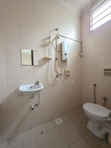 2-storey Terraced House for Sale in Taman Bukit Suria (Cheras) - Ken Lew - Bathroom - PropertyGuru.com.my