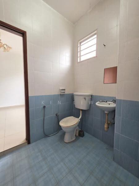 2-storey Terraced House for Sale in Taman Bukit Suria (Cheras) - Ken Lew - Bathroom - PropertyGuru.com.my