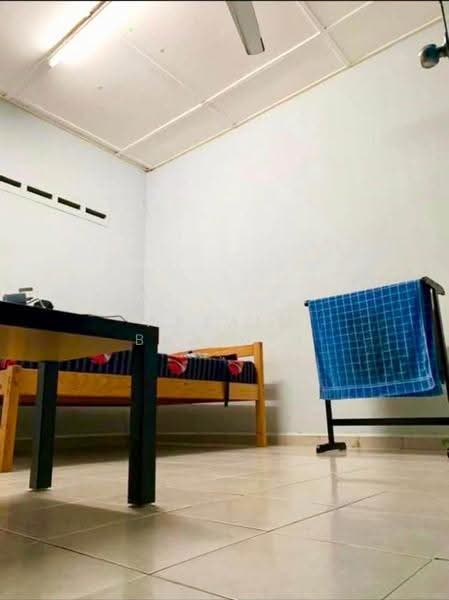 Rumah Teres untuk Dijual di Taman Cantik (Kulai) - Arzaim Barimin - Bedroom - PropertyGuru.com.my
