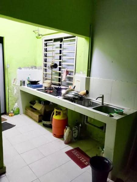 Rumah Teres untuk Dijual di Taman Cantik (Kulai) - Arzaim Barimin - Kitchen - PropertyGuru.com.my