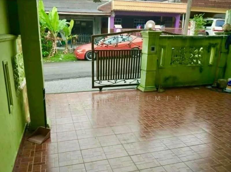 Rumah Teres untuk Dijual di Taman Cantik (Kulai) - Arzaim Barimin - Exterior - PropertyGuru.com.my