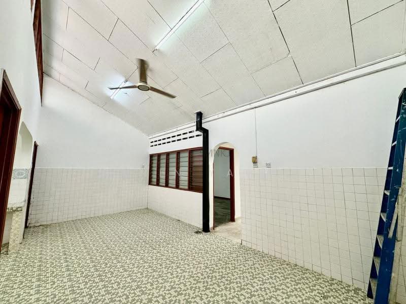 1-storey Terraced House for Sale in Kelana Jaya (Petaling Jaya) - Banin Yahya - PropertyGuru.com.my