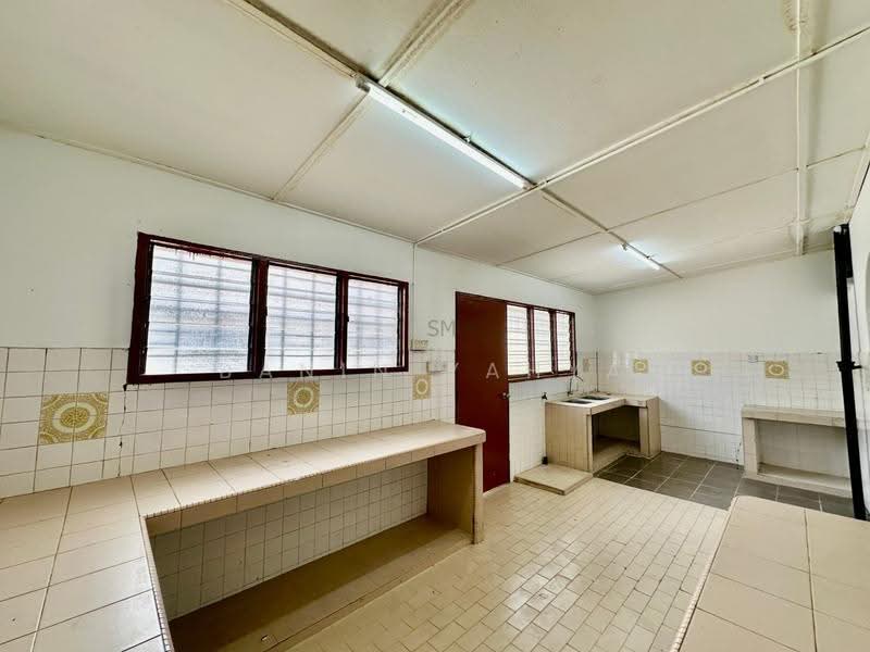 1-storey Terraced House for Sale in Kelana Jaya (Petaling Jaya) - Banin Yahya - PropertyGuru.com.my