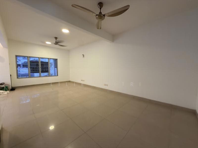 Rumah Teres 2-Tingkat untuk Dijual di Kota Emerald (Rawang) - Liliey Fitri - Living Room - PropertyGuru.com.my