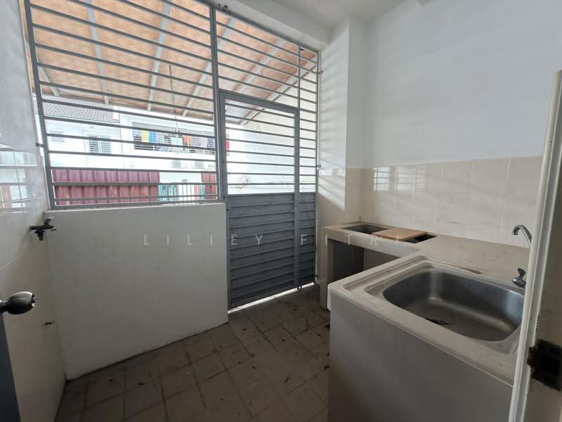Rumah Teres 2-Tingkat untuk Dijual di Kota Emerald (Rawang) - Liliey Fitri - Kitchen - PropertyGuru.com.my